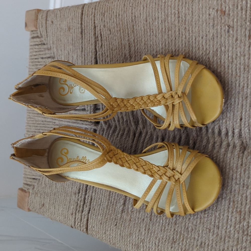 Yellow wedges